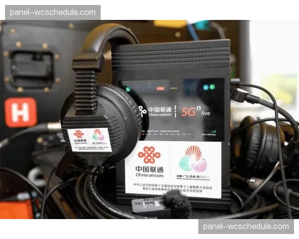 设备追踪:转播方新型镜头显示,皮球在边路高速运行时的旋转轨迹